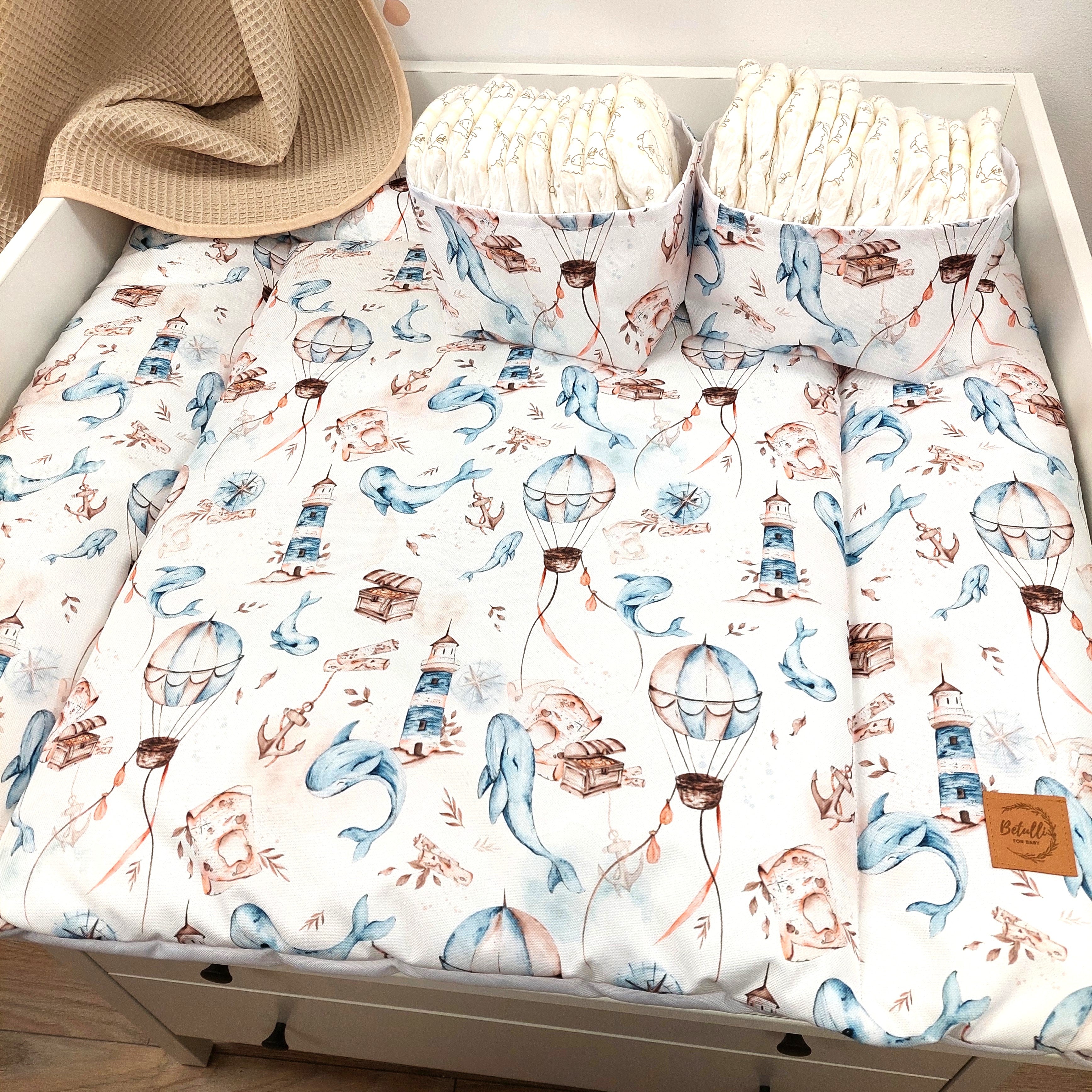Wasserdichte Wickelauflage Blue-Beige - Wale & Luftballons