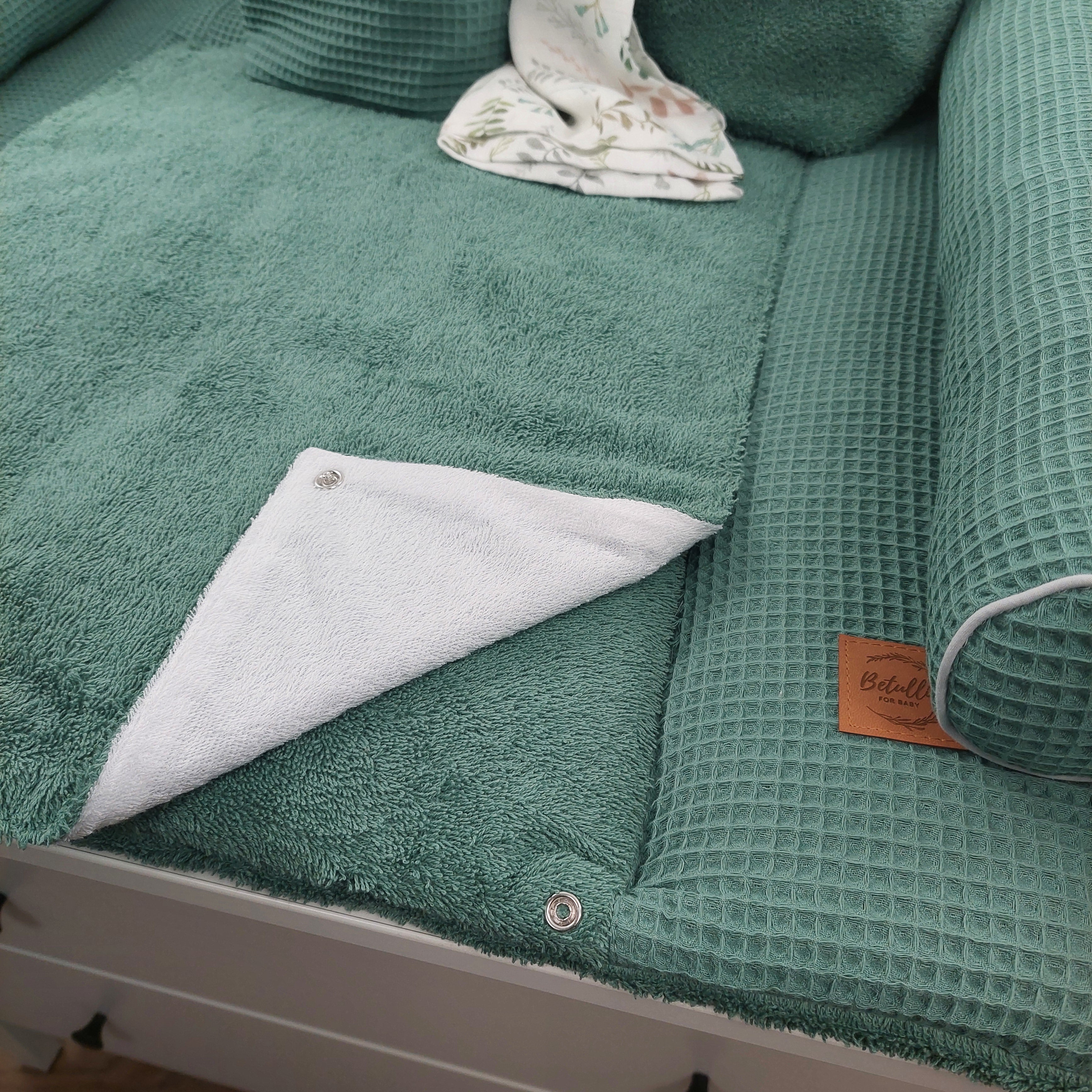 Wickelauflage mit wasserdichte abknöpfbare Auflage mit Druckknöpfen Altgrün Frotte und Waffel