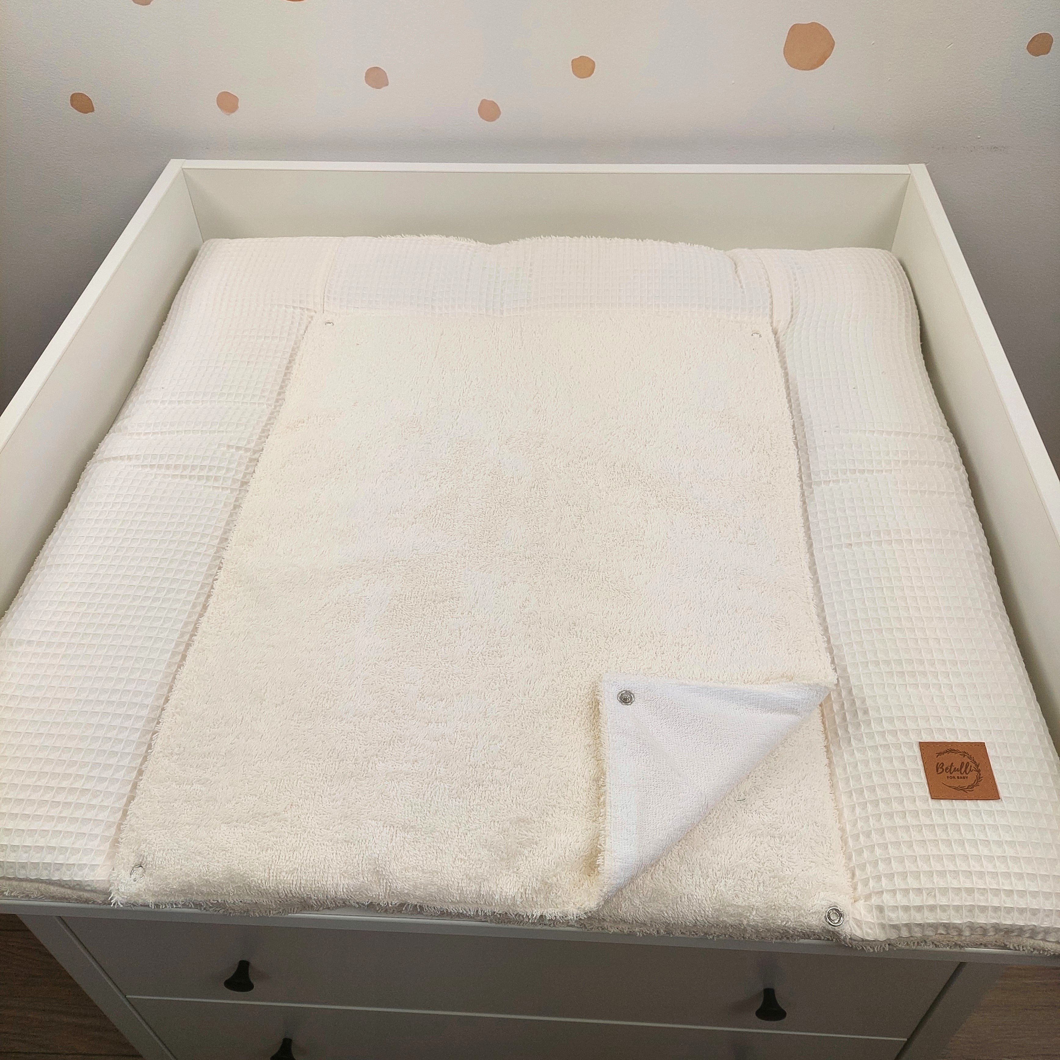 Wickelauflage mit wasserdichte abknöpfbare Auflage mit Druckknöpfen Weiße Creme Frottee und Waffel