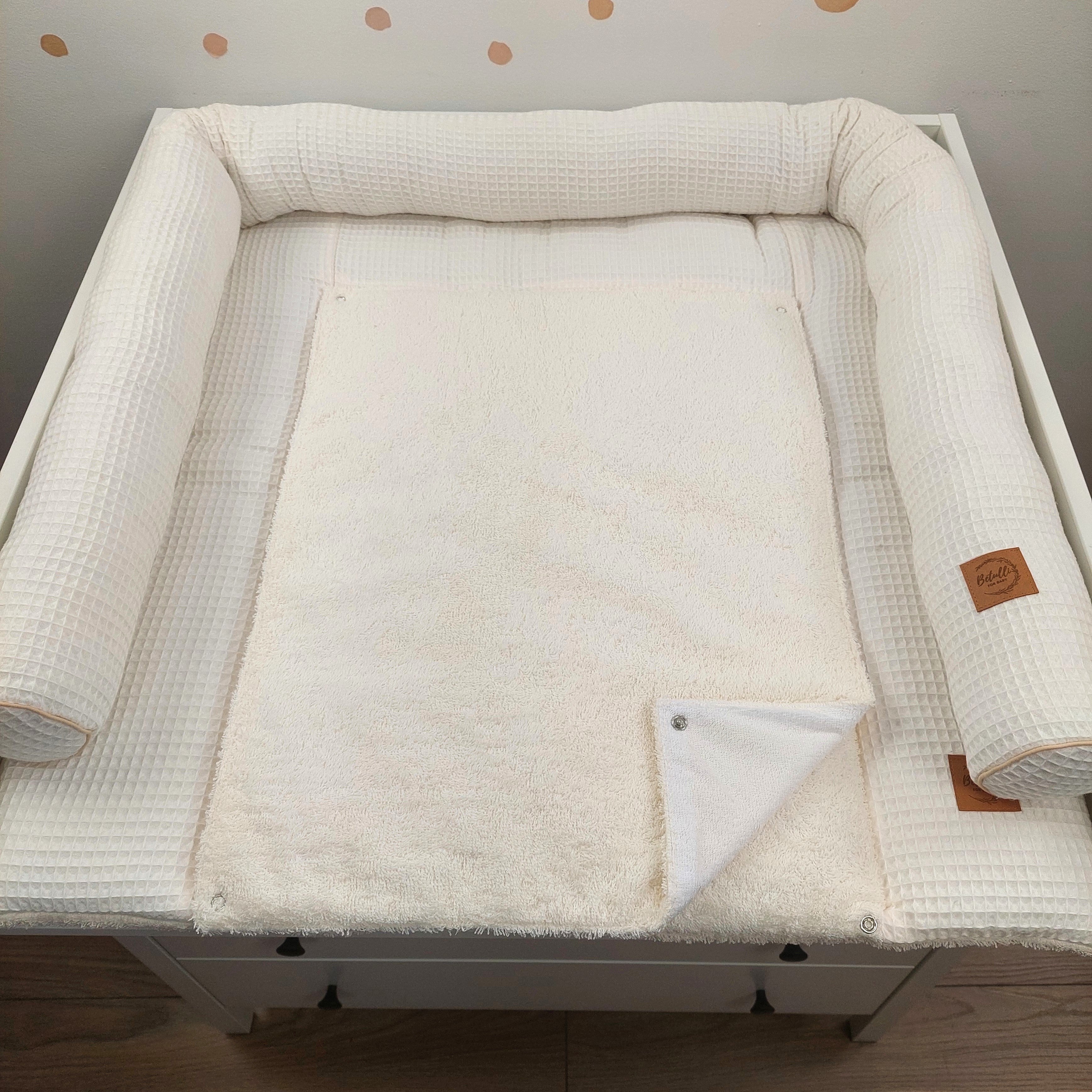 Wickelauflage mit wasserdichte abknöpfbare Auflage mit Druckknöpfen Weiße Creme Frottee und Waffel