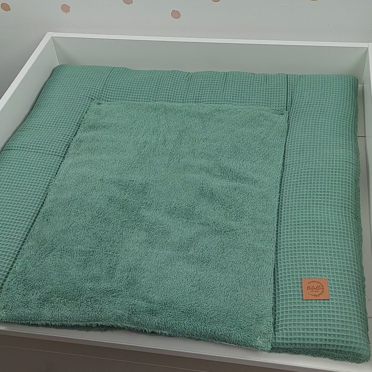 Wickelauflage mit wasserdichte abknöpfbare Auflage mit Druckknöpfen Altgrün Frotte und Waffel
